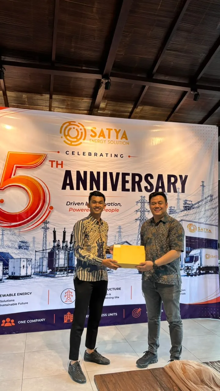 Pembagian bingkisan anniversary